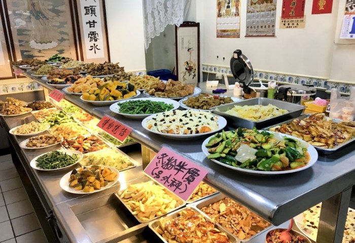 桃園愛買美食街推薦